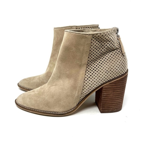 Steve Madden Women's Tan Replay Perforated Suede Heeled Ankle Booties Size 9.5 M - Picture 8 of 10